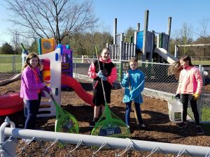 Religious School students help keep the toddler playground safe on Good Deeds Day